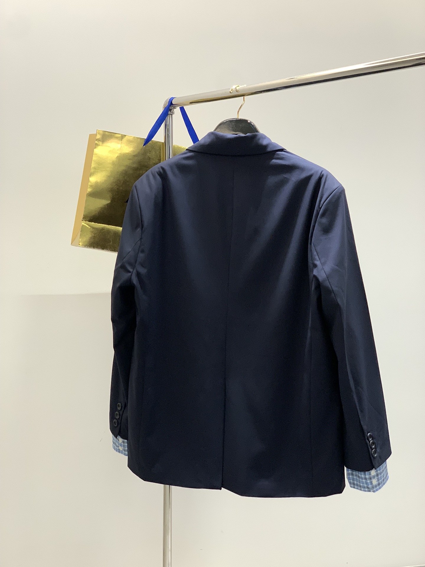 ，miu miu 2025秋季最新品，专柜同步有售，原单狠货，女款时尚休闲西装外套，进口原版面料，上身舒