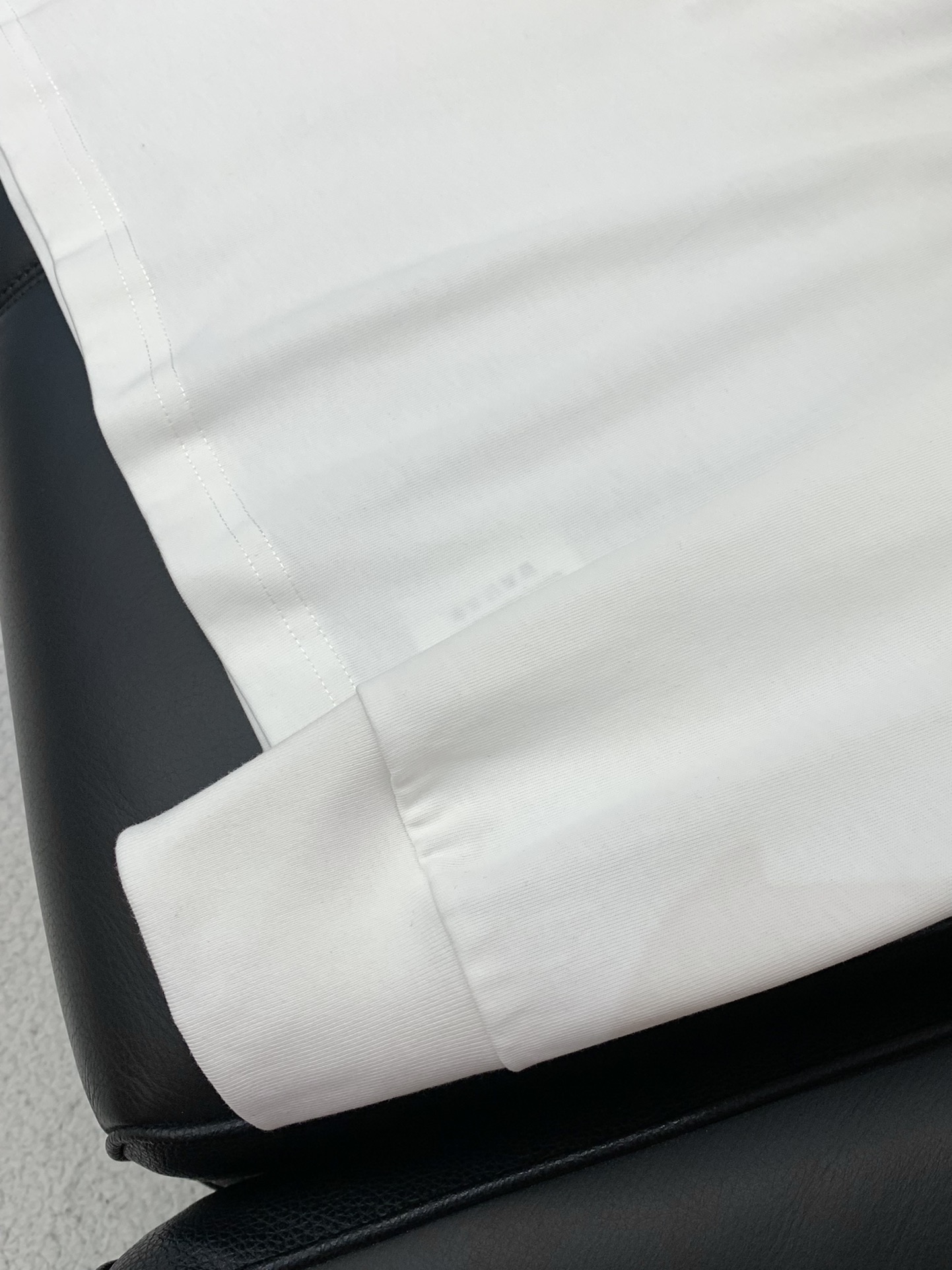 ，Alexander Wang 亚历山大·王，2025早秋新品，时尚休闲圆领长袖T恤，专柜同步有售，顶级