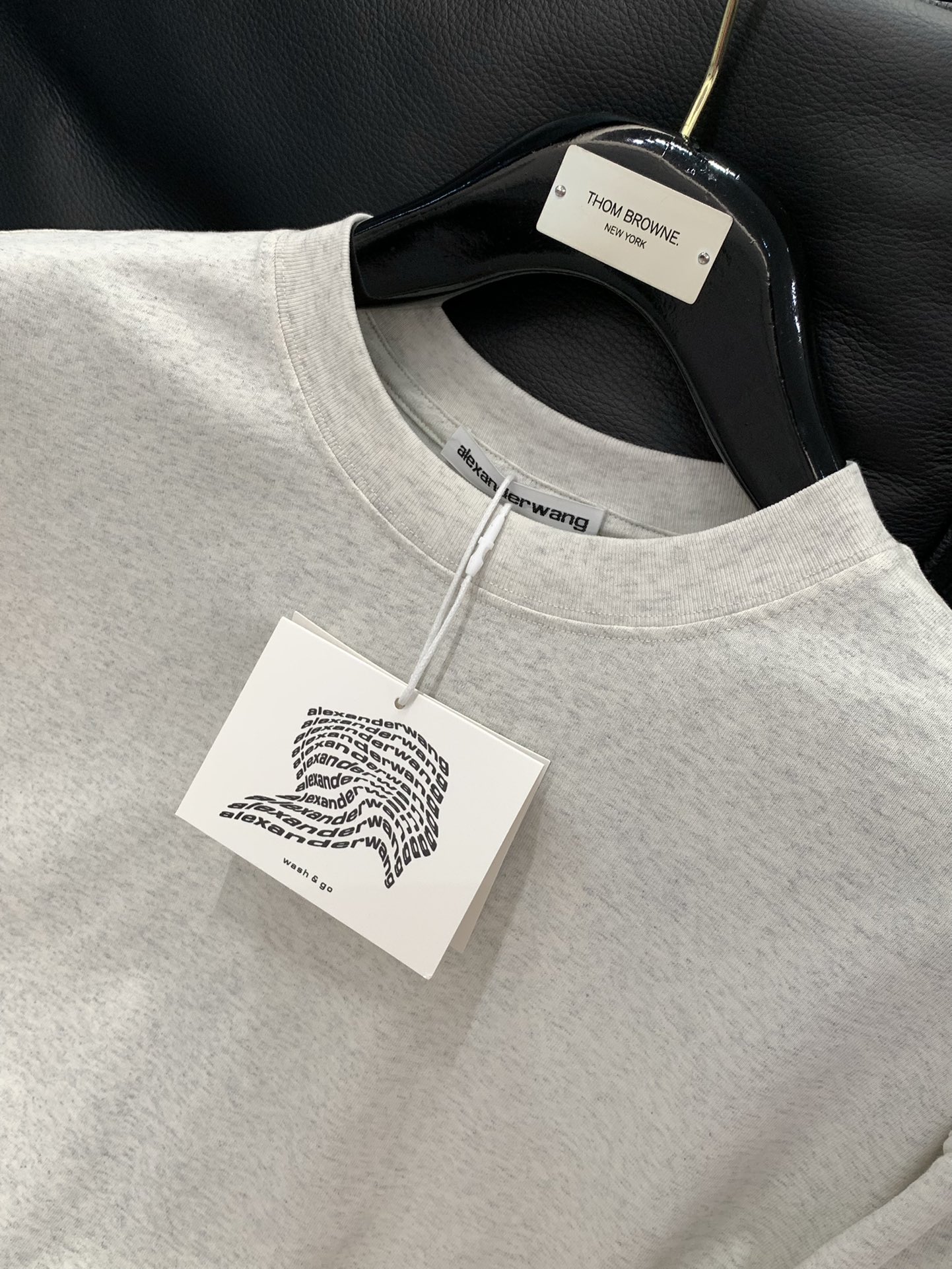 ，Alexander Wang 亚历山大·王，2025早秋新品，时尚休闲圆领长袖T恤，专柜同步有售，顶级