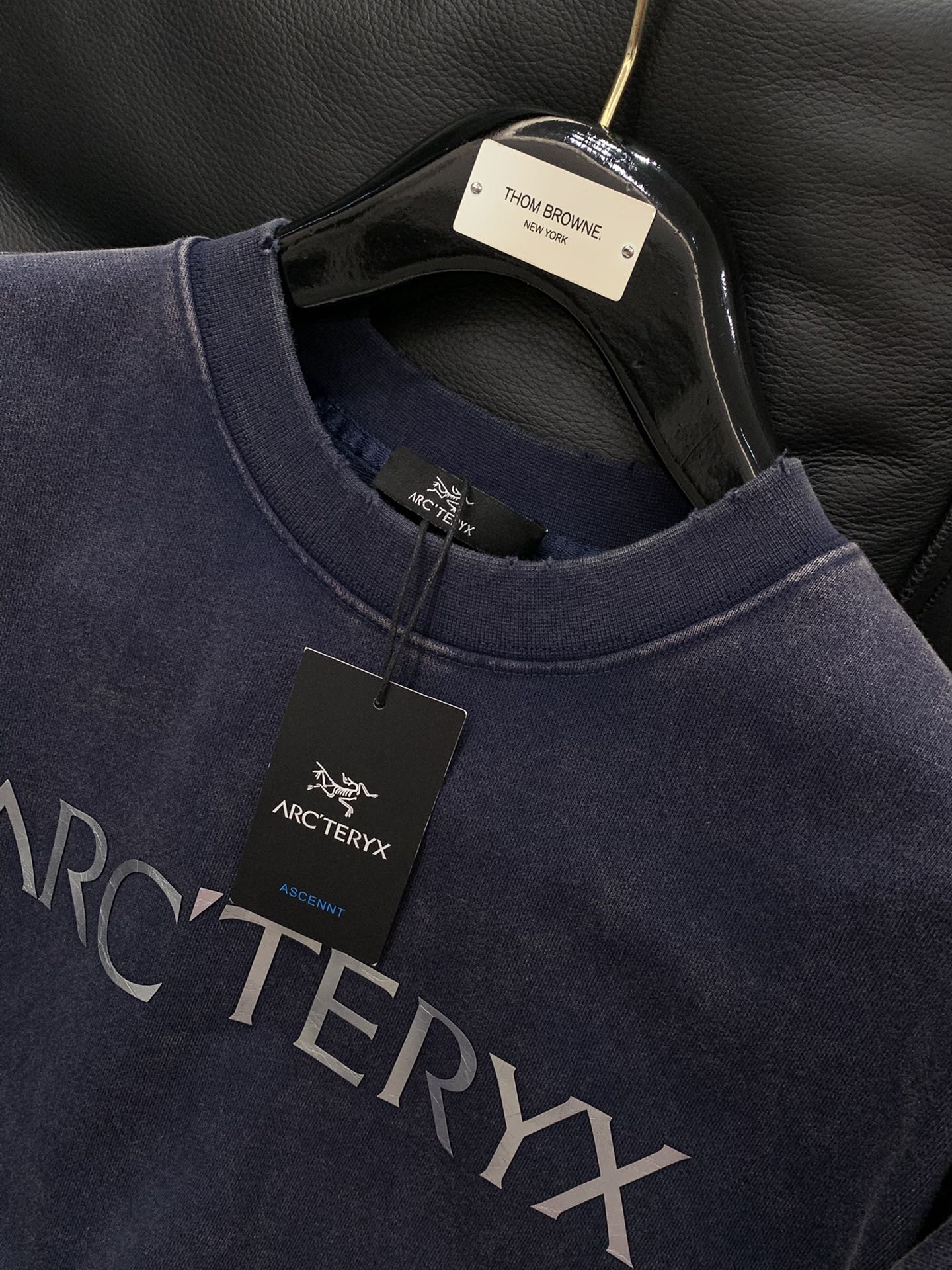 ，ARCTERYX 始祖鸟，2025早秋AW新品，时尚休闲圆领长袖卫衣，专柜同步有售，原单狠货，进口原版