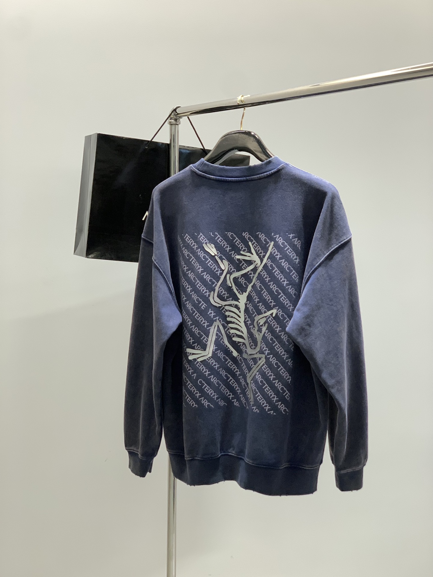 ，ARCTERYX 始祖鸟，2025早秋AW新品，时尚休闲圆领长袖卫衣，专柜同步有售，原单狠货，进口原版