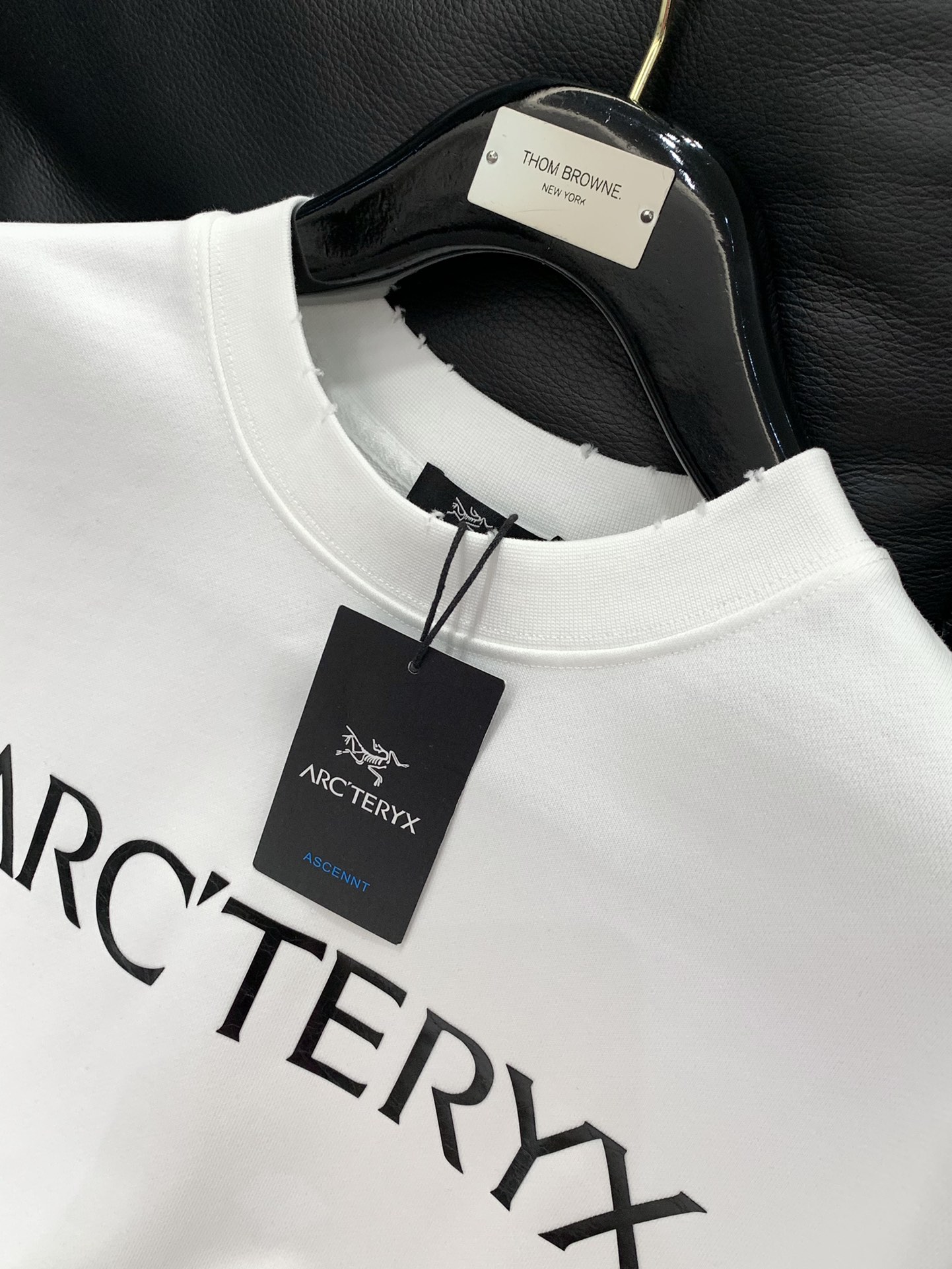 ，ARCTERYX 始祖鸟，2025早秋AW新品，时尚休闲圆领长袖卫衣，专柜同步有售，原单狠货，进口原版