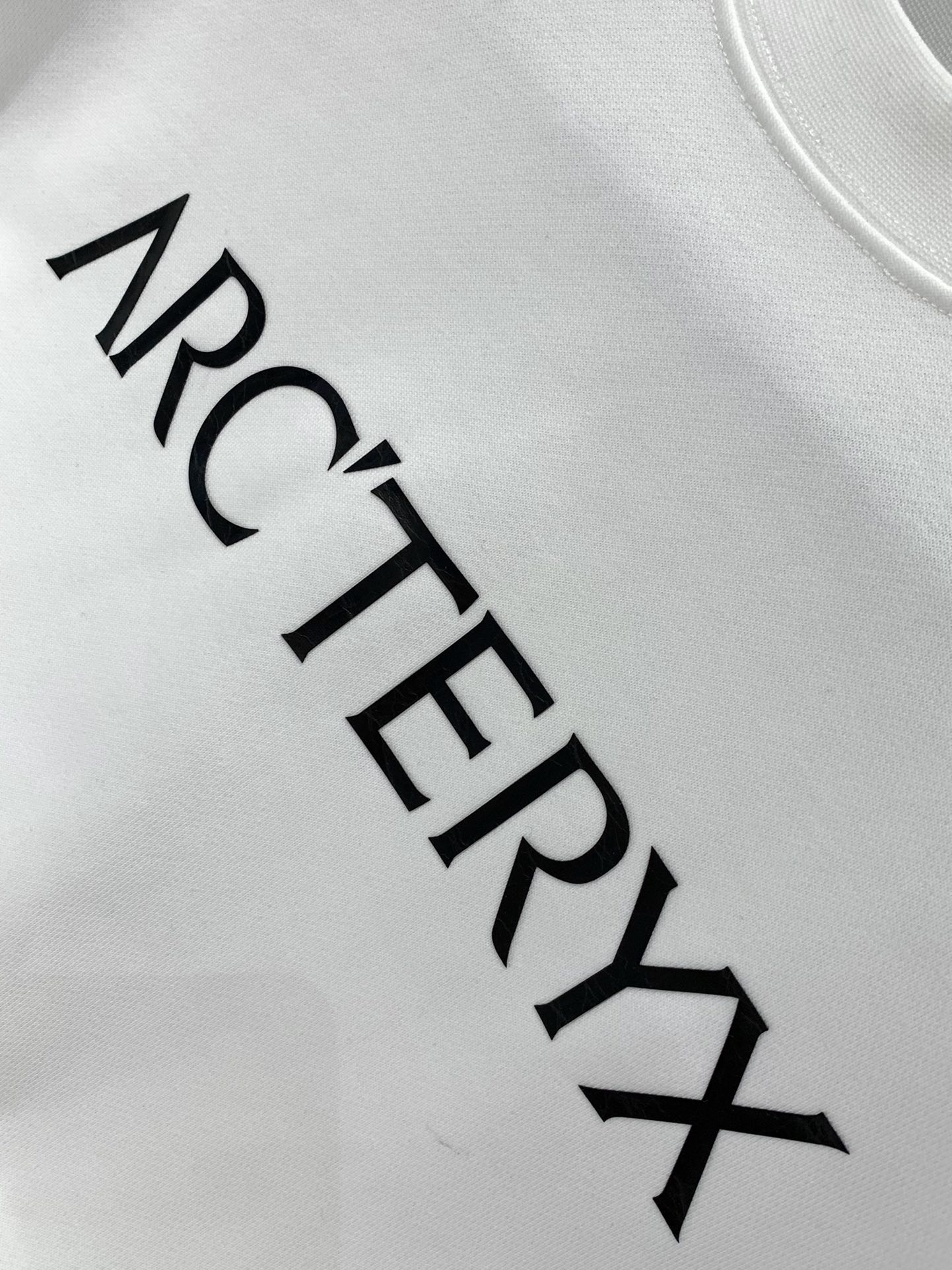 ，ARCTERYX 始祖鸟，2025早秋AW新品，时尚休闲圆领长袖卫衣，专柜同步有售，原单狠货，进口原版