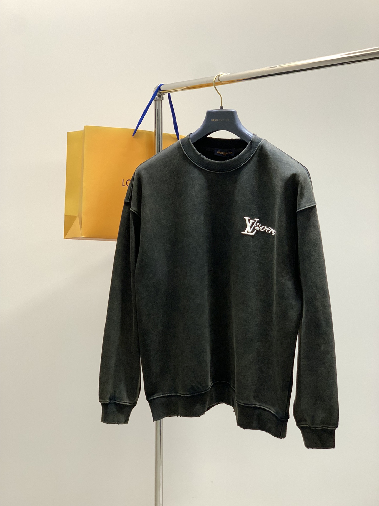 ，LouisVuitton 路易威登，2025秋季最新款，专柜同步有售，原单狠货，时尚休闲卫衣，上身很有