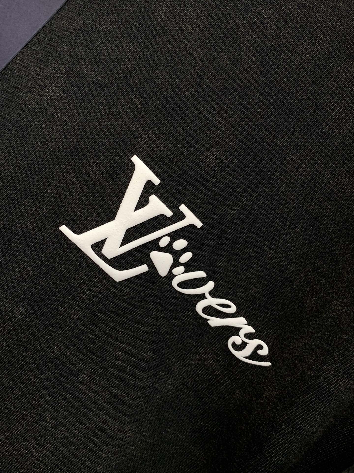 ，LouisVuitton 路易威登，2025秋季最新款，专柜同步有售，原单狠货，时尚休闲卫衣，上身很有