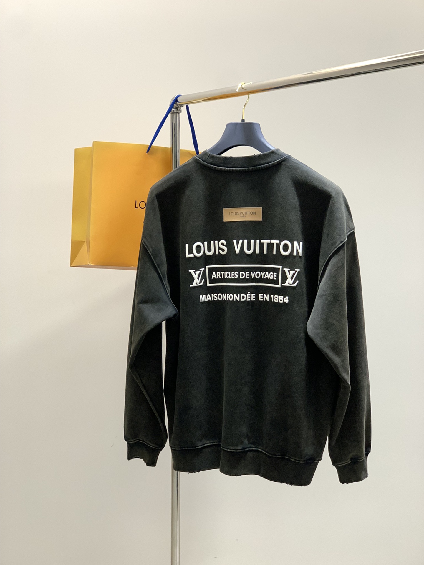 ，LouisVuitton 路易威登，2025秋季最新款，专柜同步有售，原单狠货，时尚休闲卫衣，上身很有