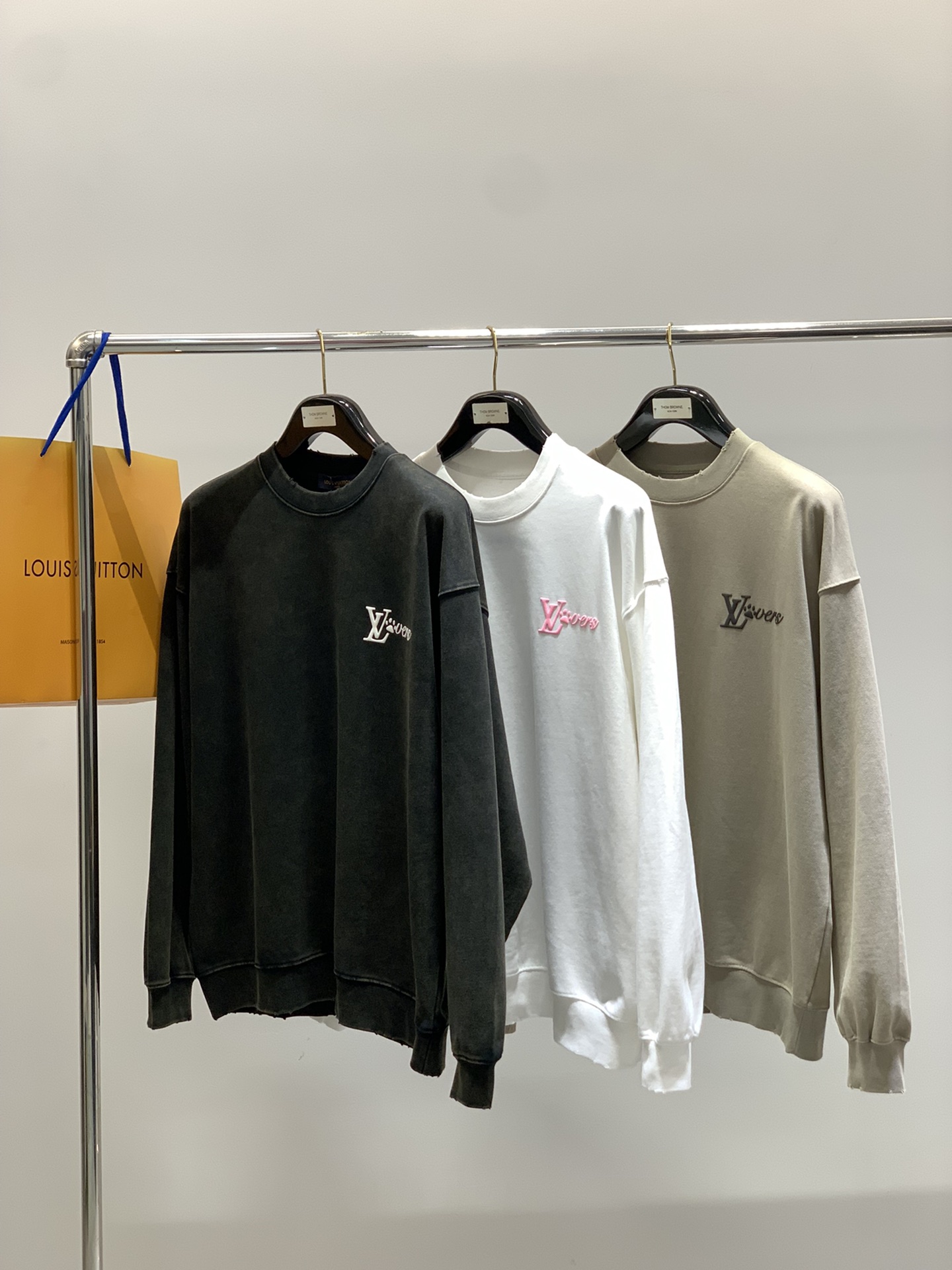 ，LouisVuitton 路易威登，2025秋季最新款，专柜同步有售，原单狠货，时尚休闲卫衣，上身很有