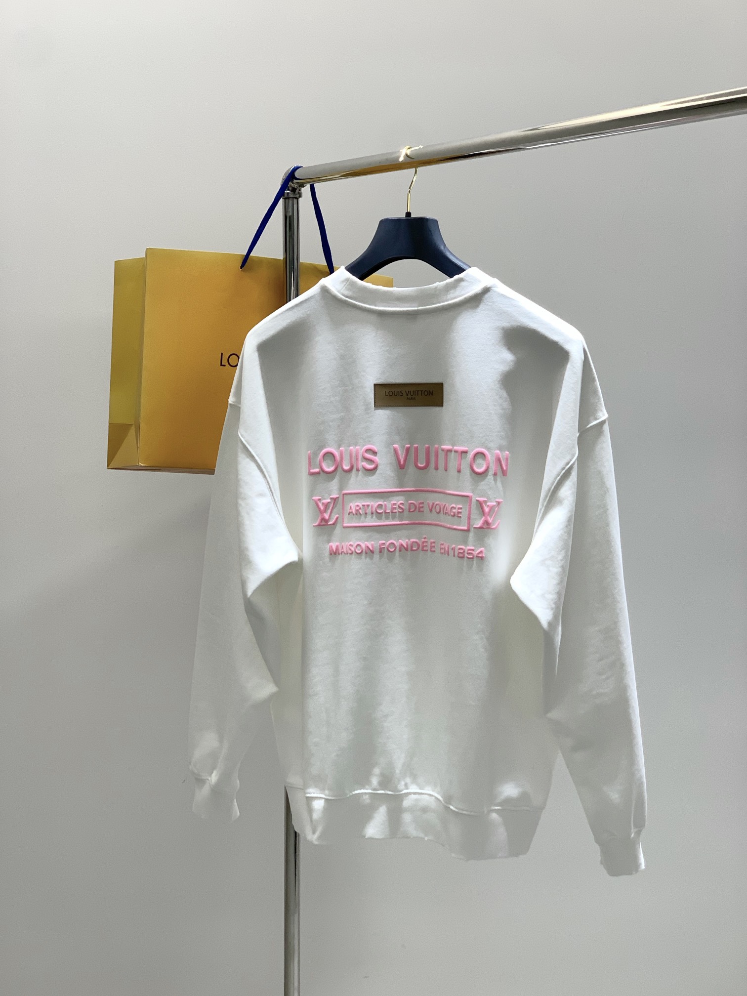 ，LouisVuitton 路易威登，2025秋季最新款，专柜同步有售，原单狠货，时尚休闲卫衣，上身很有