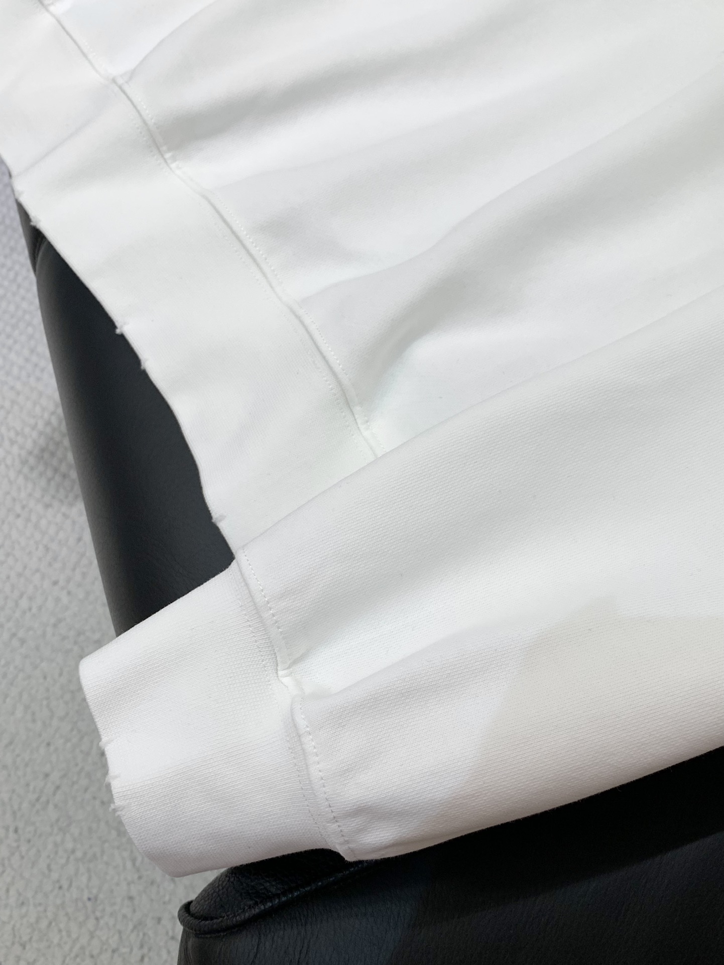 ，LouisVuitton 路易威登，2025秋季最新款，专柜同步有售，原单狠货，时尚休闲卫衣，上身很有