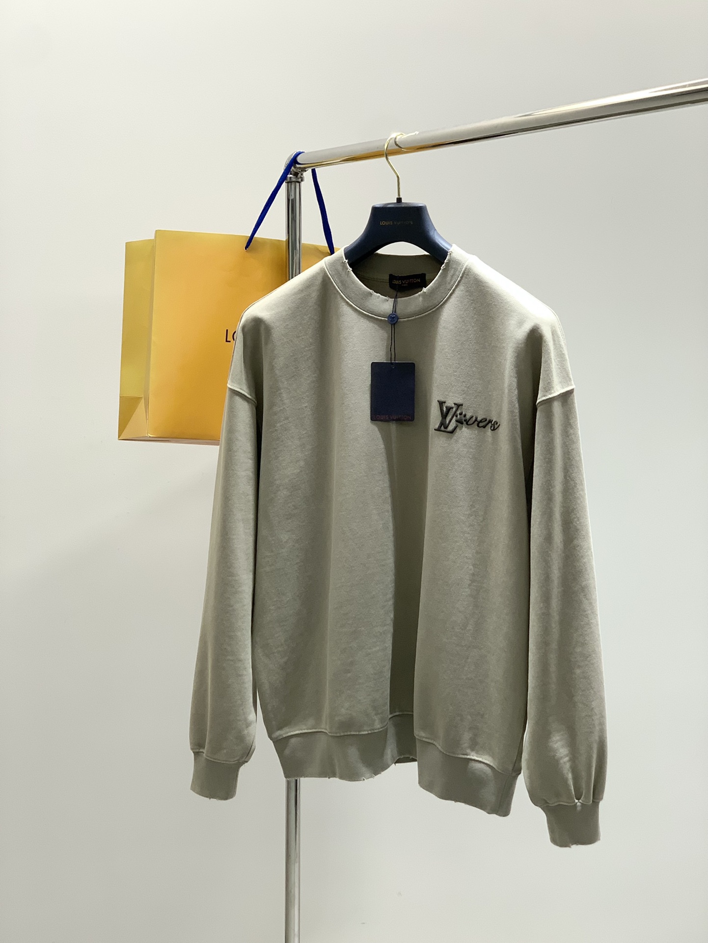 ，LouisVuitton 路易威登，2025秋季最新款，专柜同步有售，原单狠货，时尚休闲卫衣，上身很有