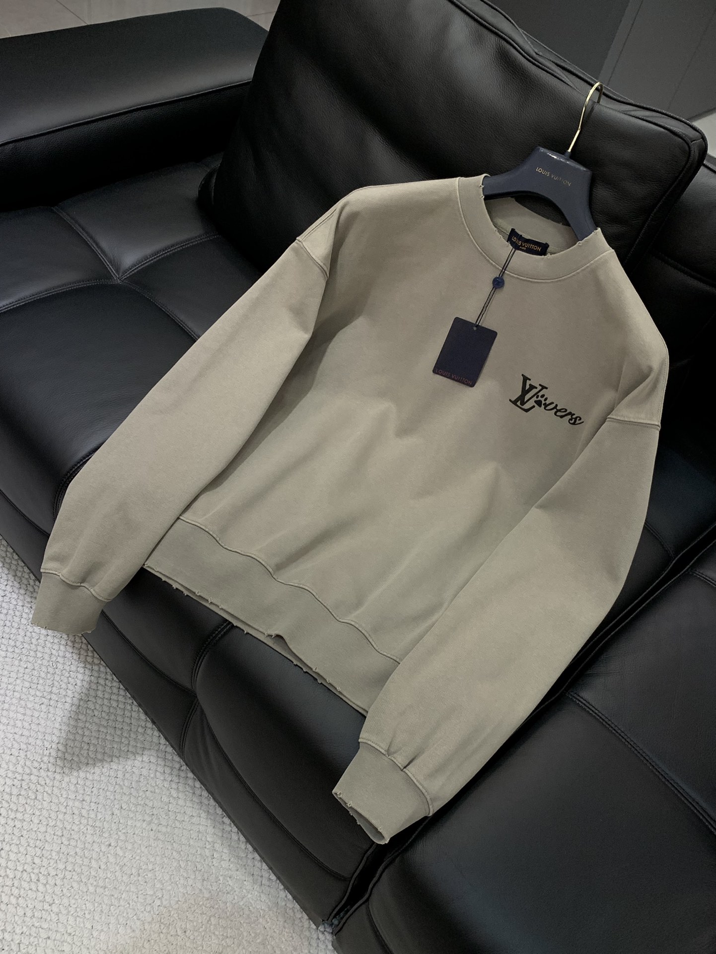 ，LouisVuitton 路易威登，2025秋季最新款，专柜同步有售，原单狠货，时尚休闲卫衣，上身很有