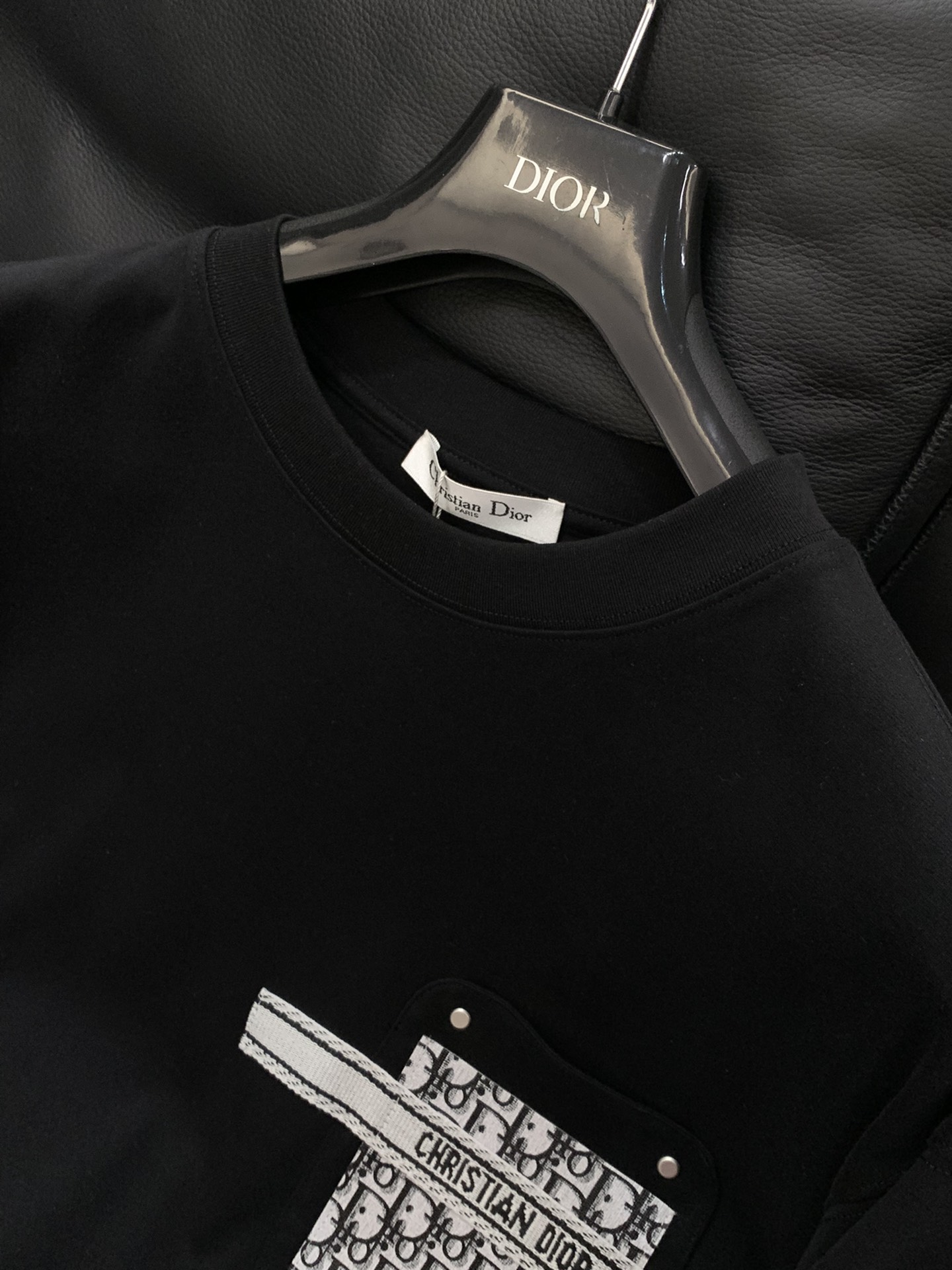 ，Dior 迪奥， 2025秋季新品，专柜同步有售，简约时尚休闲圆领长袖T恤，原版进口面料，舒适透气，顶