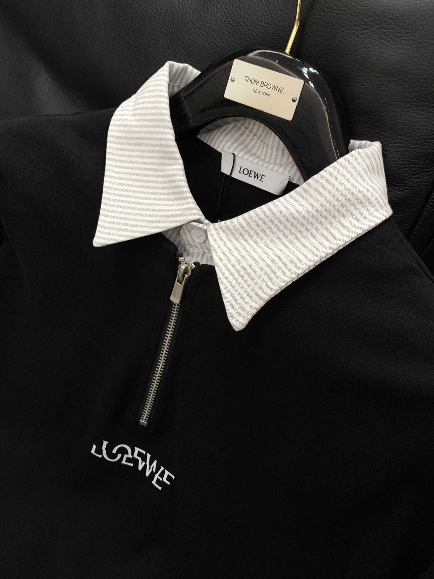 ，Loewe 罗意威，2025秋季最新款，专柜同步有售，原单狠货，时尚休闲假两件卫衣，上身很有特点！吸睛
