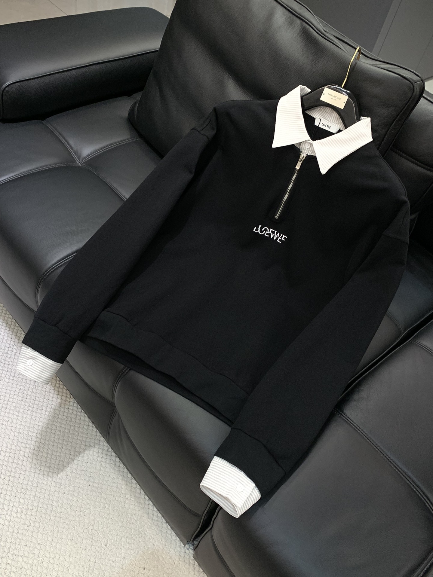 ，Loewe 罗意威，2025秋季最新款，专柜同步有售，原单狠货，时尚休闲假两件卫衣，上身很有特点！吸睛