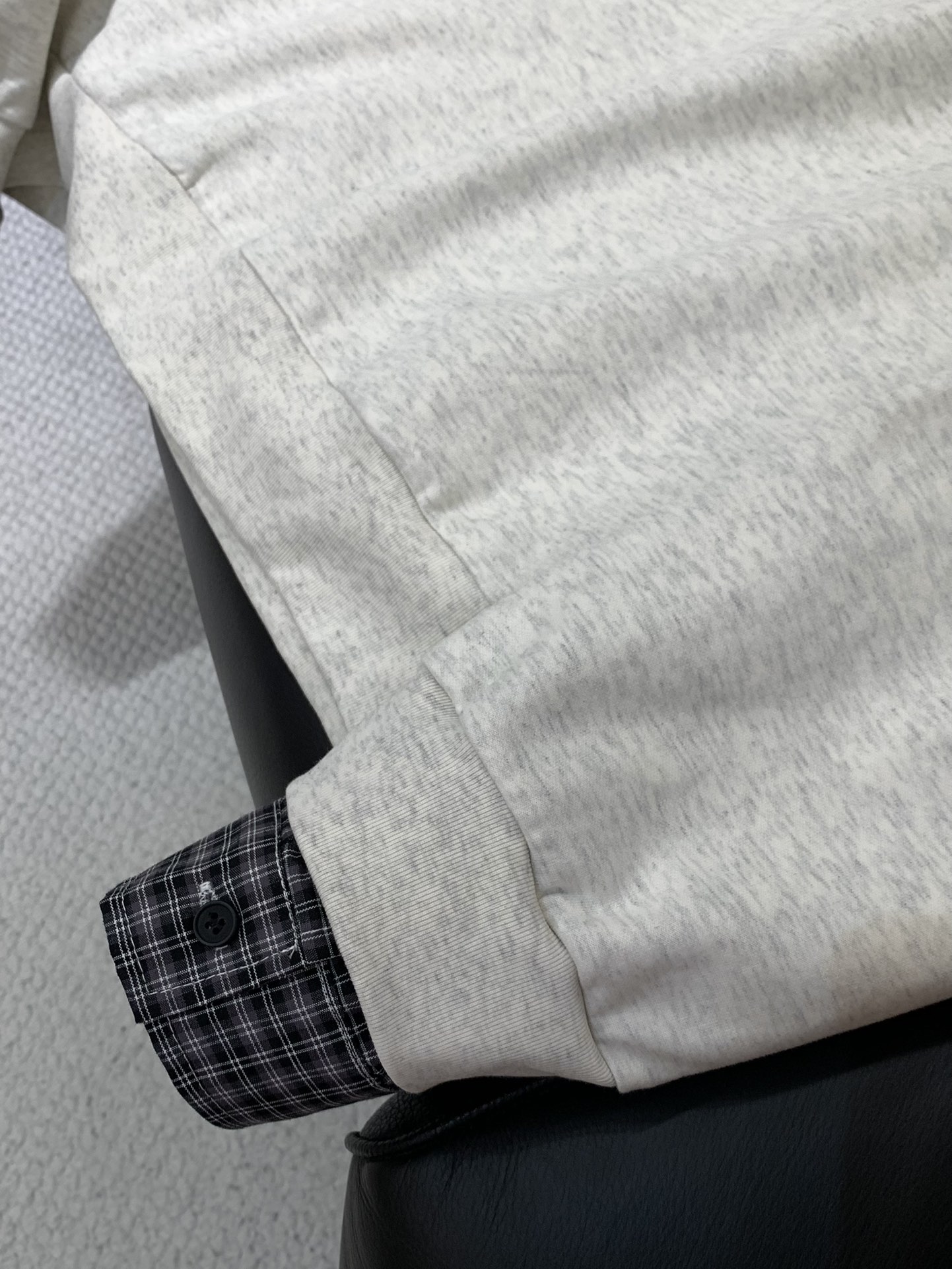 ，Loewe 罗意威，2025秋季最新款，专柜同步有售，原单狠货，时尚休闲假两件卫衣，上身很有特点！吸睛