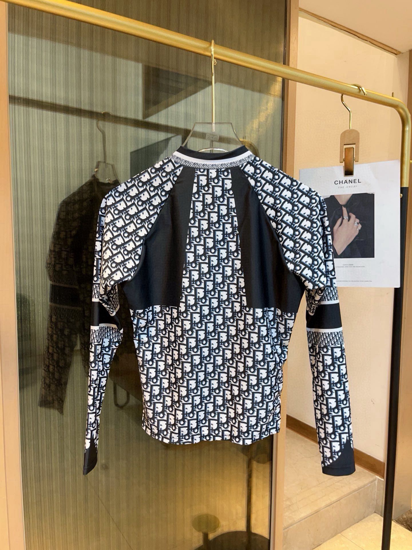 🆕
Dior新款高弹力健身瑜伽服运动套装 修身提臀显瘦打底裤脚          码数：SM L Xl