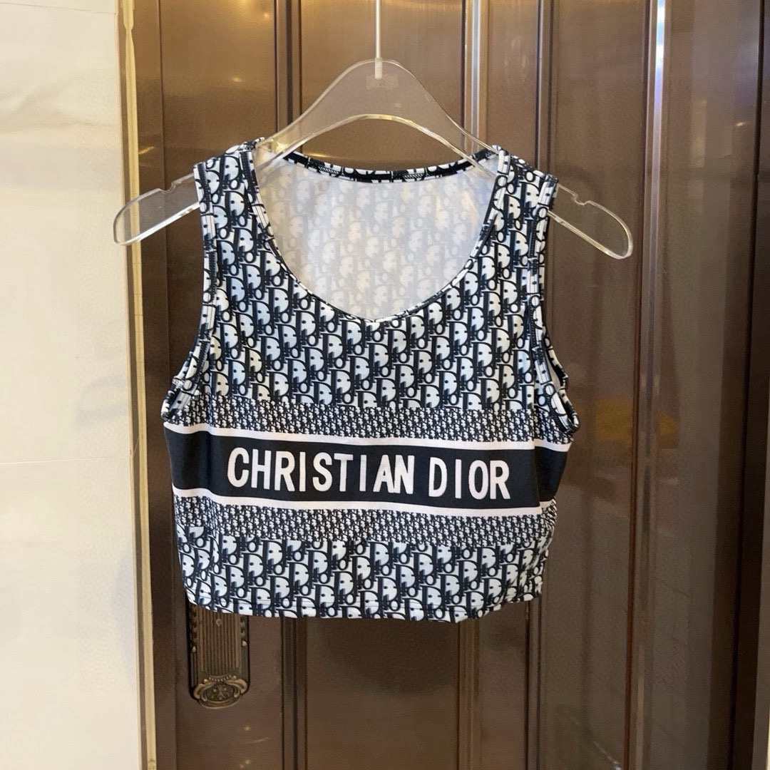 🆕
Dior迪奥高弹力健身瑜伽服运动套装~塑腰小背心（有胸垫）+修身提臀显瘦打底裤脚 码数：SM L X