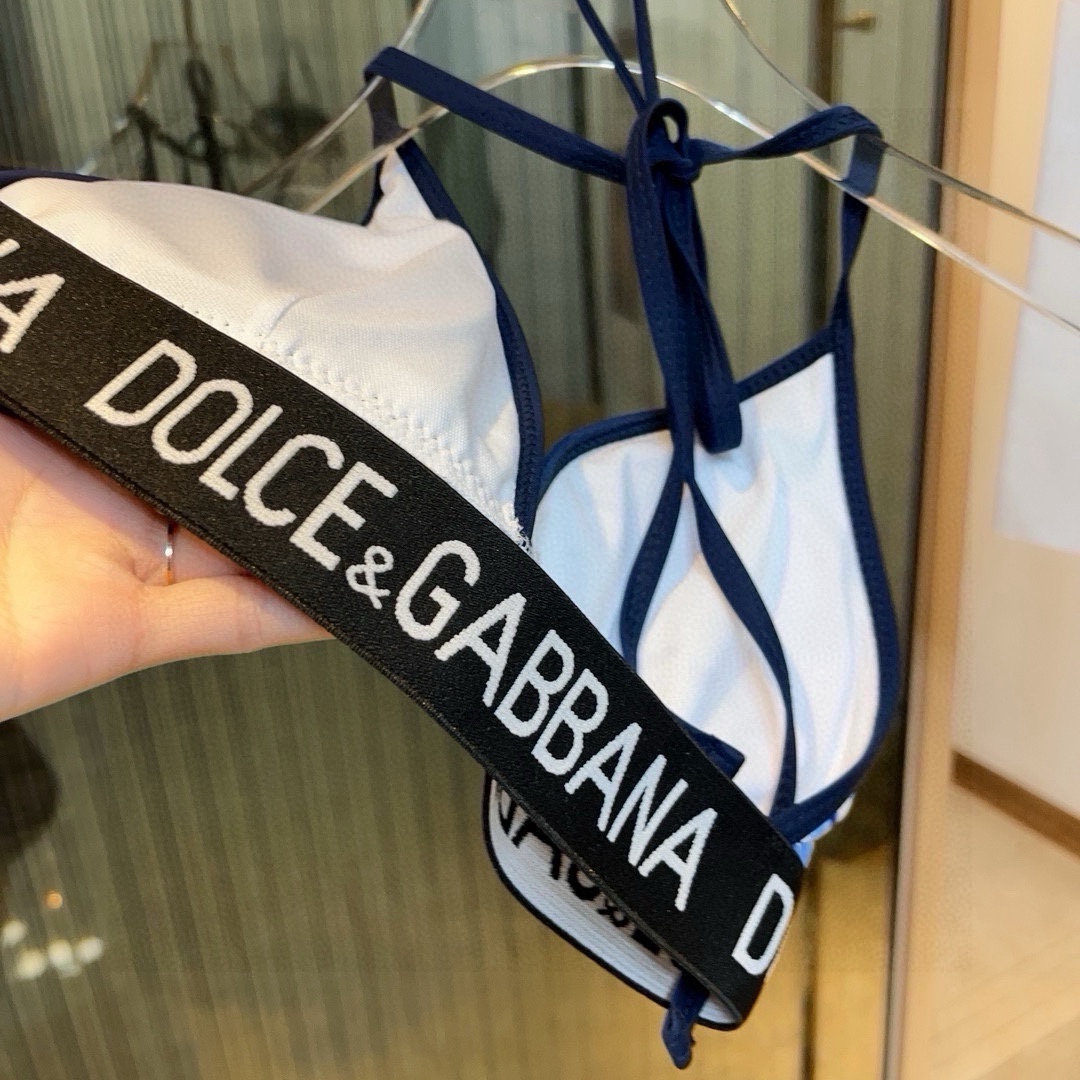 🆕
D&G新款高弹力健身瑜伽服运动套装~塑腰小背心（带胸垫）+修身提臀显瘦打底裤脚          码