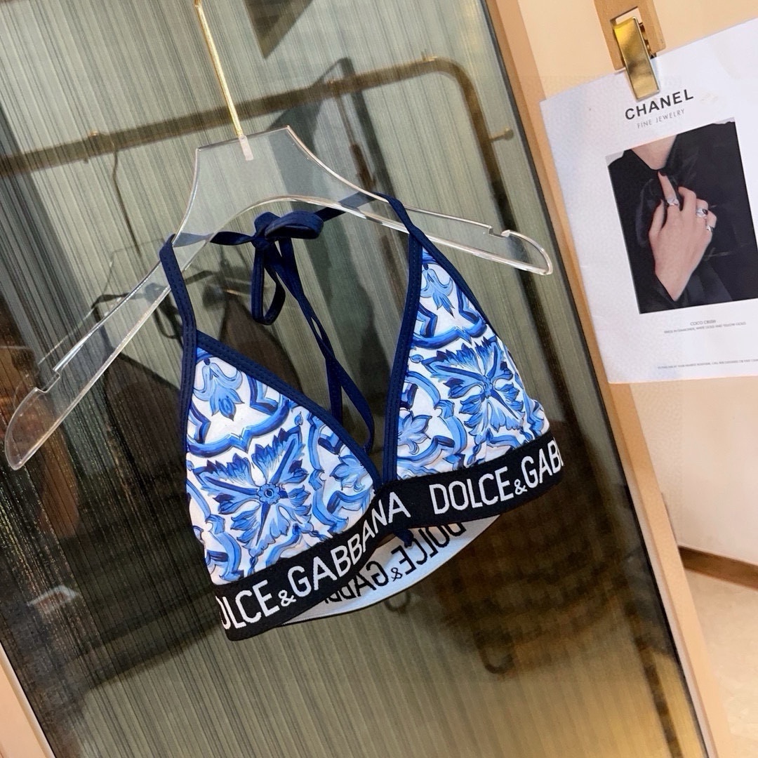 🆕
D&G新款高弹力健身瑜伽服运动套装~塑腰小背心（带胸垫）+修身提臀显瘦打底裤脚          码