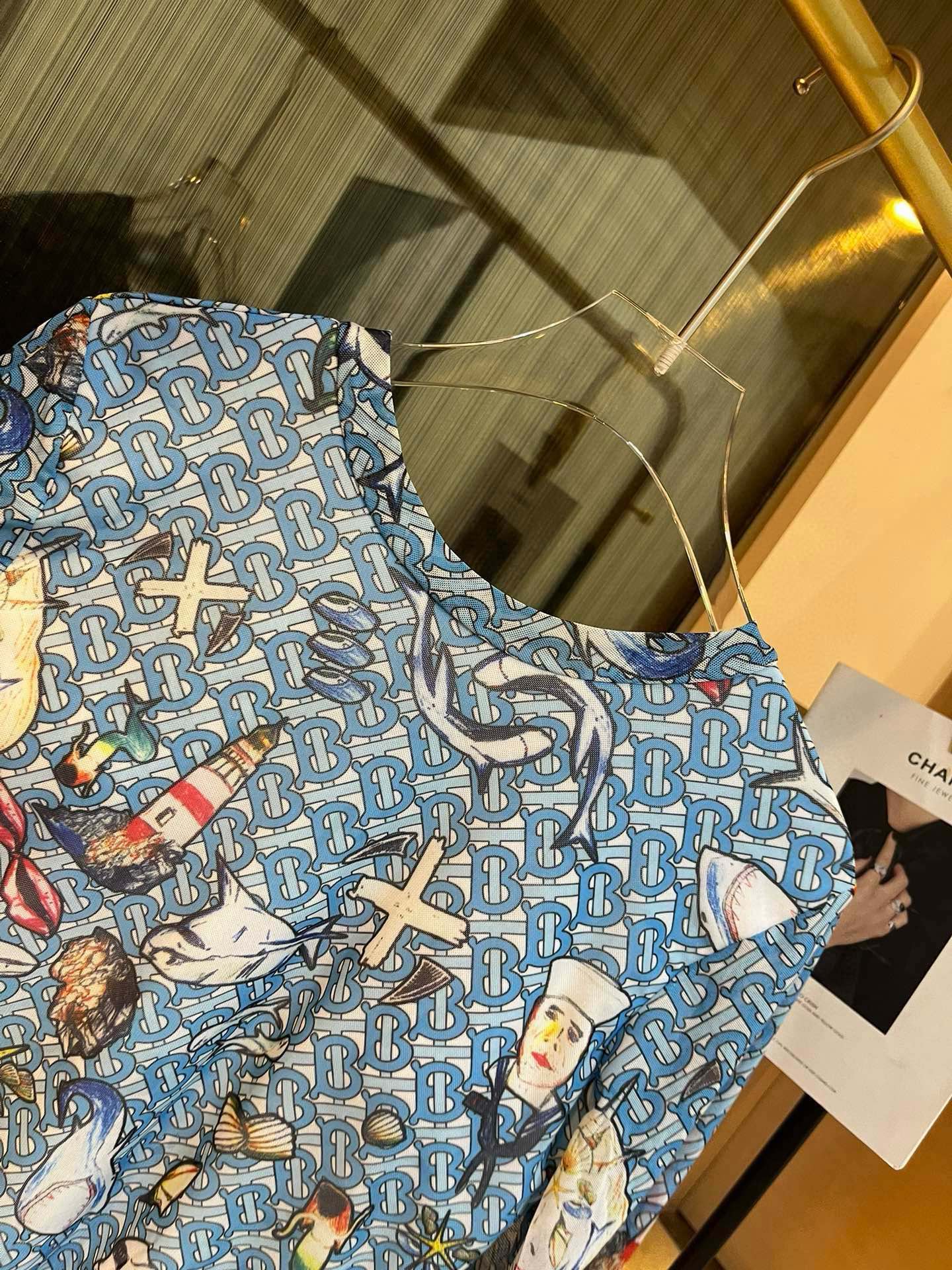 🆕

Chanel香奈儿荷叶边不规则连体泳衣比基尼👙，小心机又大方，黑 白两色，SM L