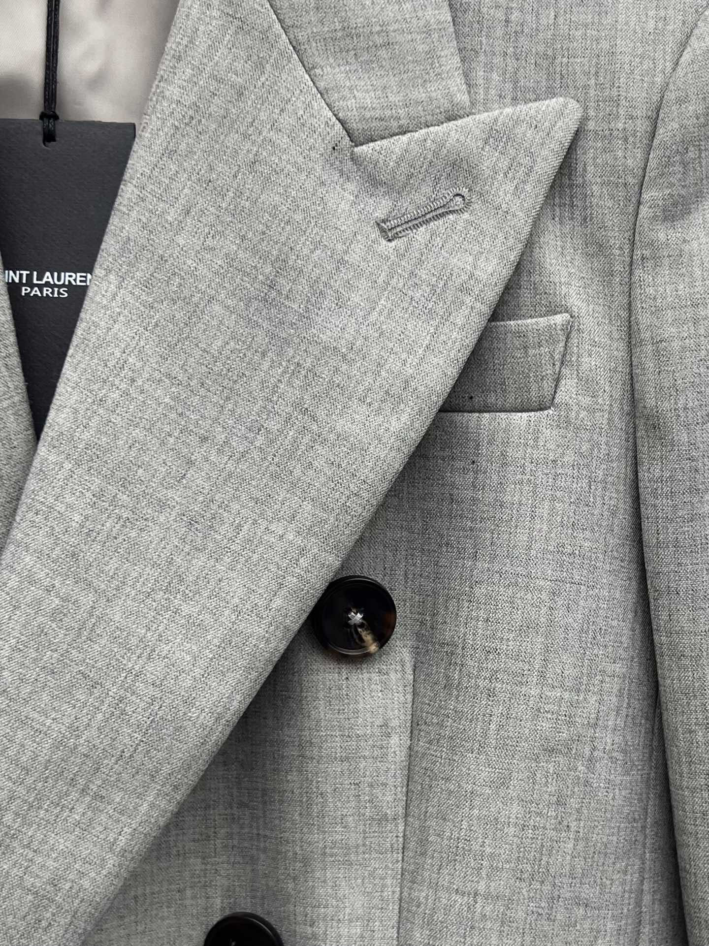 “Saint Laurent Light Gray Suit with Classic Contour Pad Shoulder and High Waist” - 图片 4