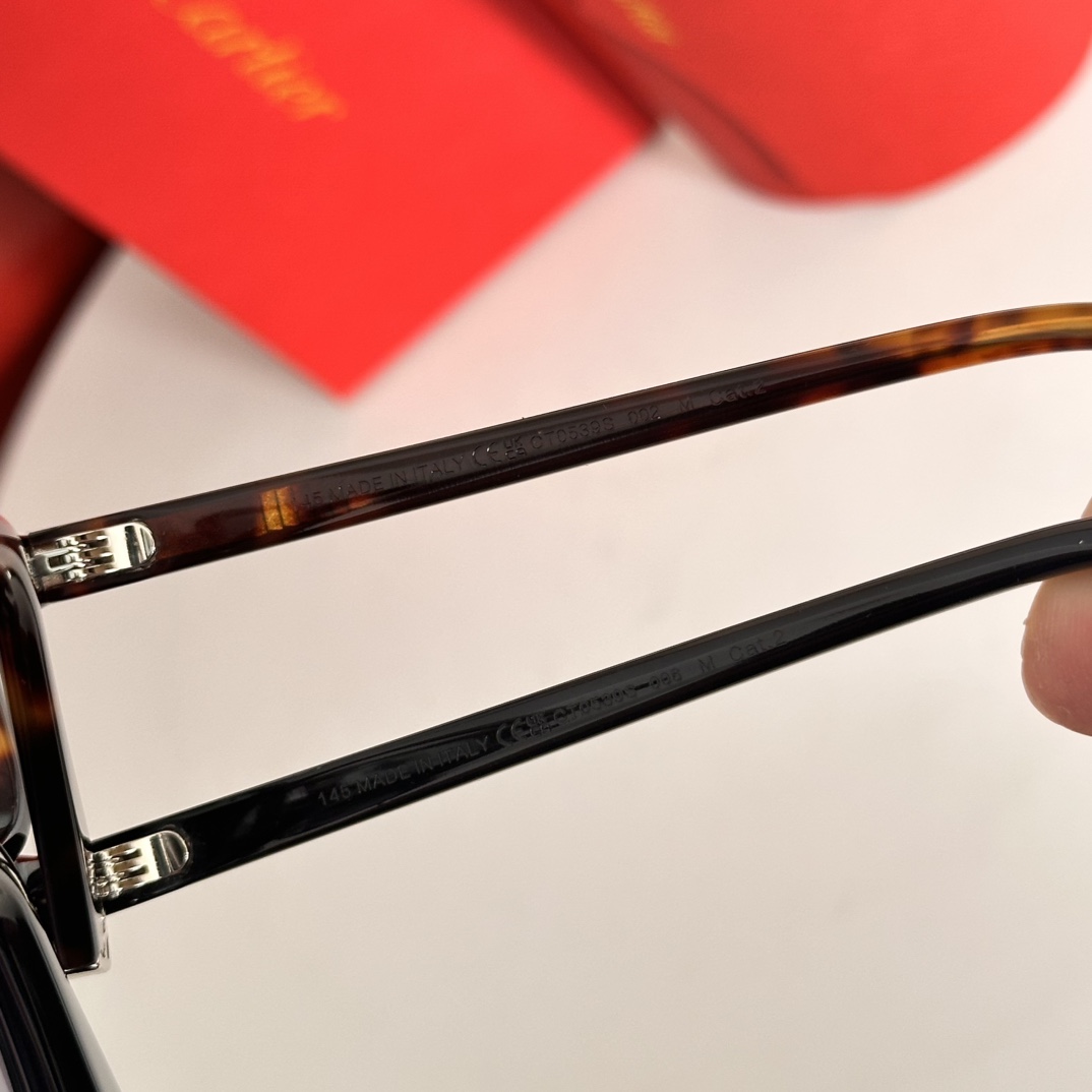  ‼️卡地亚 𝑪𝒂𝒓𝒕𝒊𝒆𝒓 Première系列
MOD：CT0539S
高电镀 升级蔡司镜片
siz