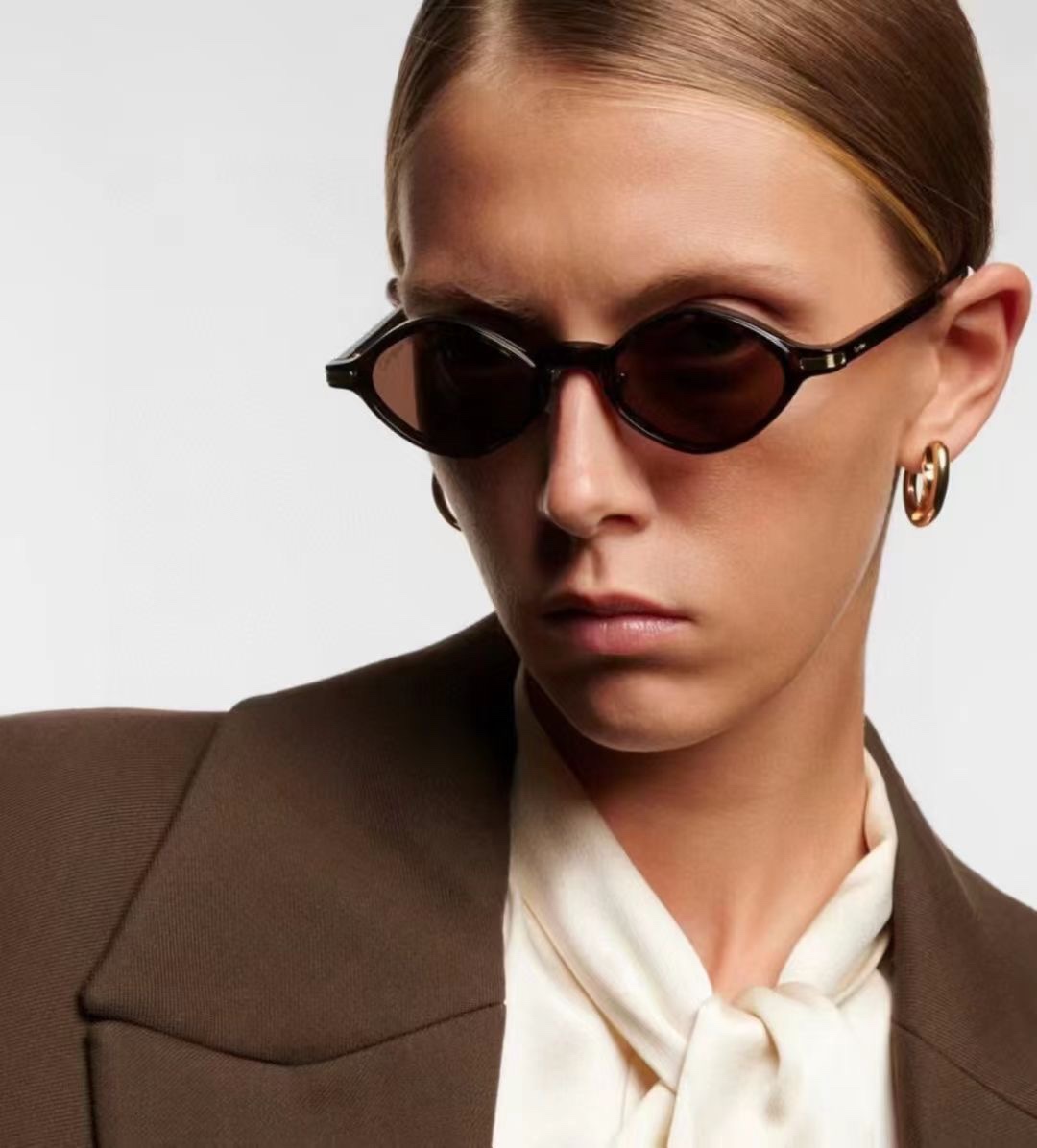  ‼️ 模特图 卡地亚 𝑪𝒂𝒓𝒕𝒊𝒆𝒓 Première系列
MOD：CT0540S
size：48口2