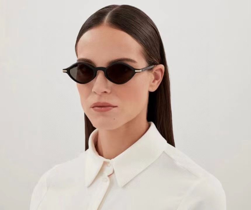  ‼️ 模特图 卡地亚 𝑪𝒂𝒓𝒕𝒊𝒆𝒓 Première系列
MOD：CT0540S
size：48口2