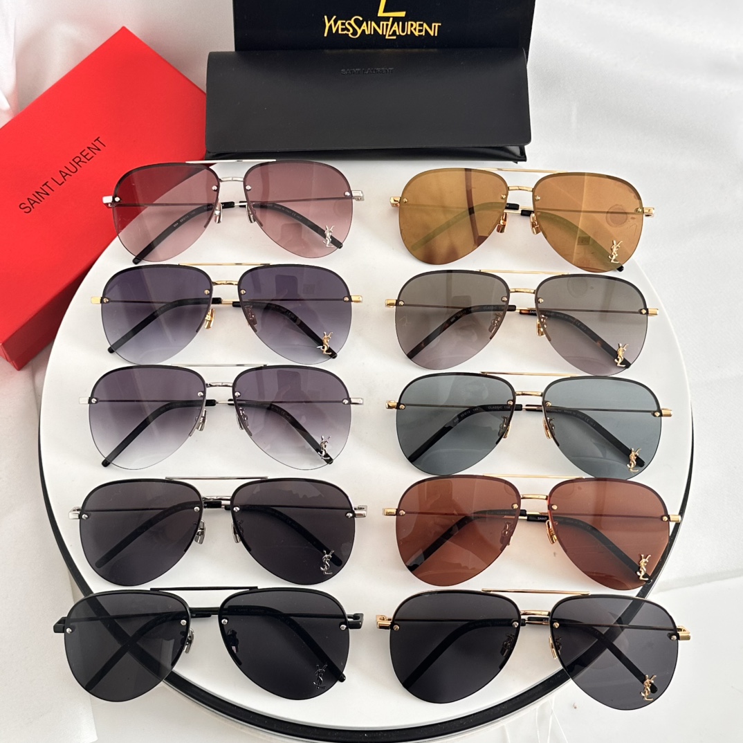 。‼️Saint Lauren*
Model ：CLASSIC11M
Size ：59口13-140
☾