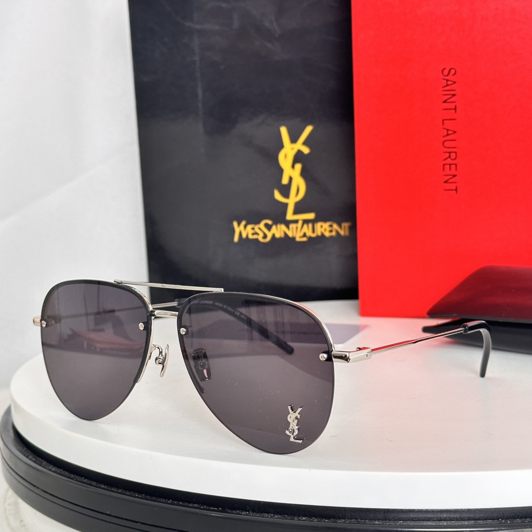 。‼️Saint Lauren*
Model ：CLASSIC11M
Size ：59口13-140
☾