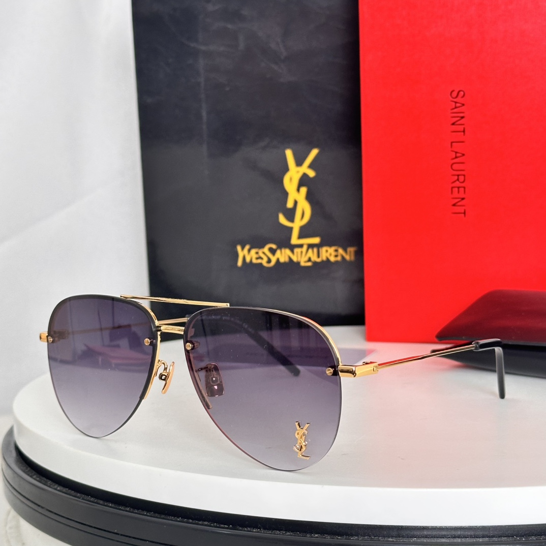 。‼️Saint Lauren*
Model ：CLASSIC11M
Size ：59口13-140
☾