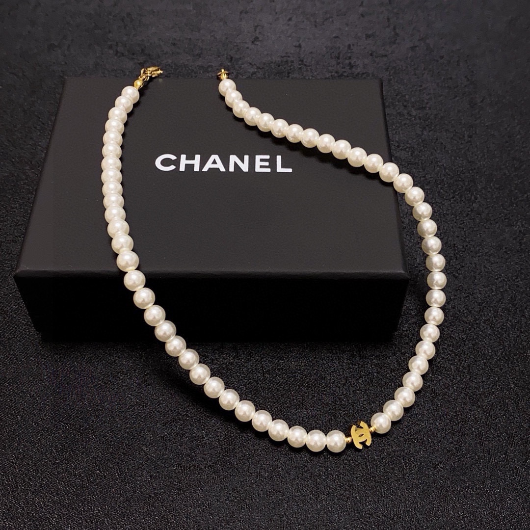 Chanel 新款 香奈儿Chanel最新款 韩版珍珠项链 超个性 百搭款特别特别赞 整体细节非常令人惊喜