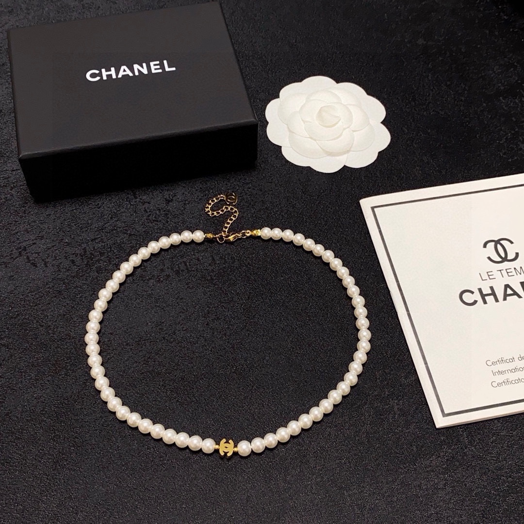 Chanel 新款 香奈儿Chanel最新款 韩版珍珠项链 超个性 百搭款特别特别赞 整体细节非常令人惊喜