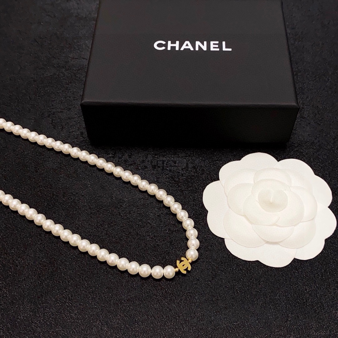 Chanel 新款 香奈儿Chanel最新款 韩版珍珠项链 超个性 百搭款特别特别赞 整体细节非常令人惊喜
