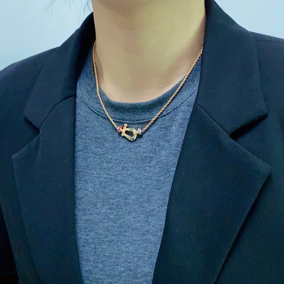 “New Product Release: Rose Bonfire, Golden Freder, High-Quality Necklaces, Fashion Industry, Superpowers” - 图片 2