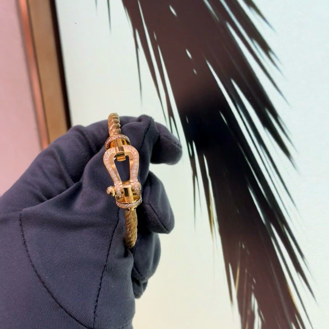 “High-Quality Black Wire Bracelet for Valentine’s Day – Custom-Made 18k Gold Process” - 图片 9