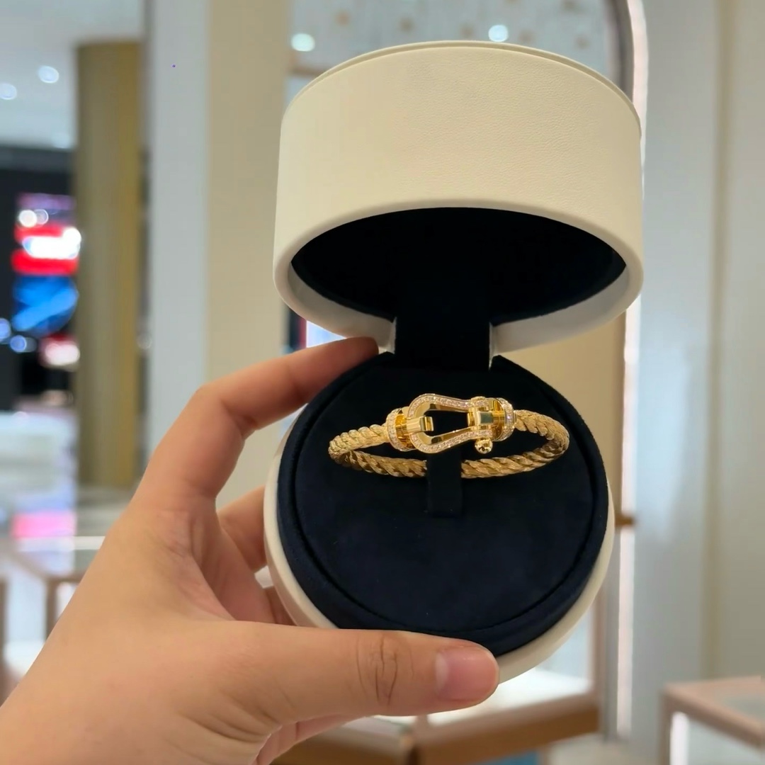 “High-Quality Black Wire Bracelet for Valentine’s Day – Custom-Made 18k Gold Process” - 图片 8