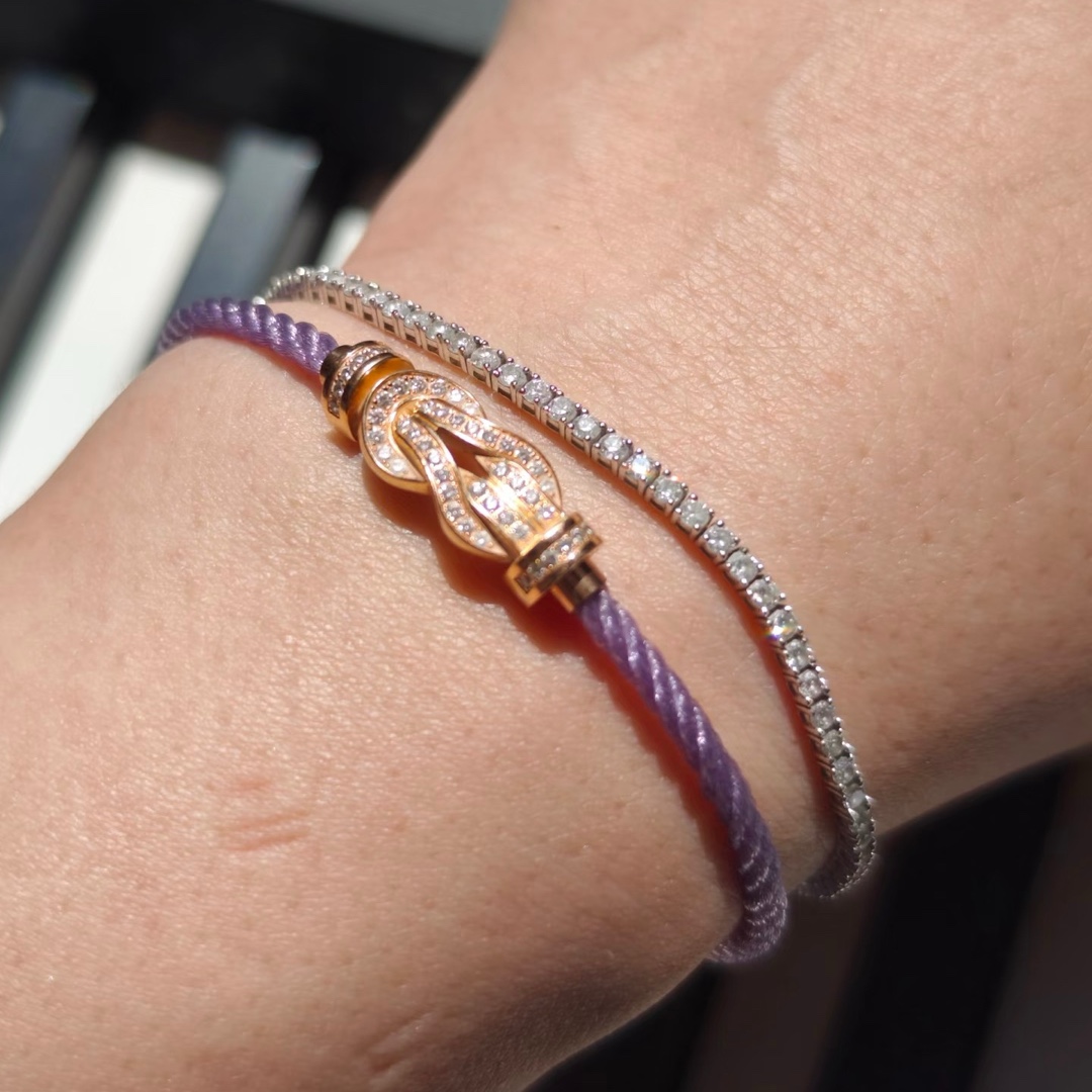 “High-Quality Black Wire Bracelet for Valentine’s Day – Custom-Made 18k Gold Process” - 图片 2