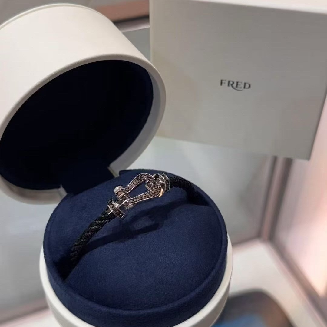 “High-Quality Black Wire Bracelet for Valentine’s Day – Custom-Made 18k Gold Process” - 图片 4