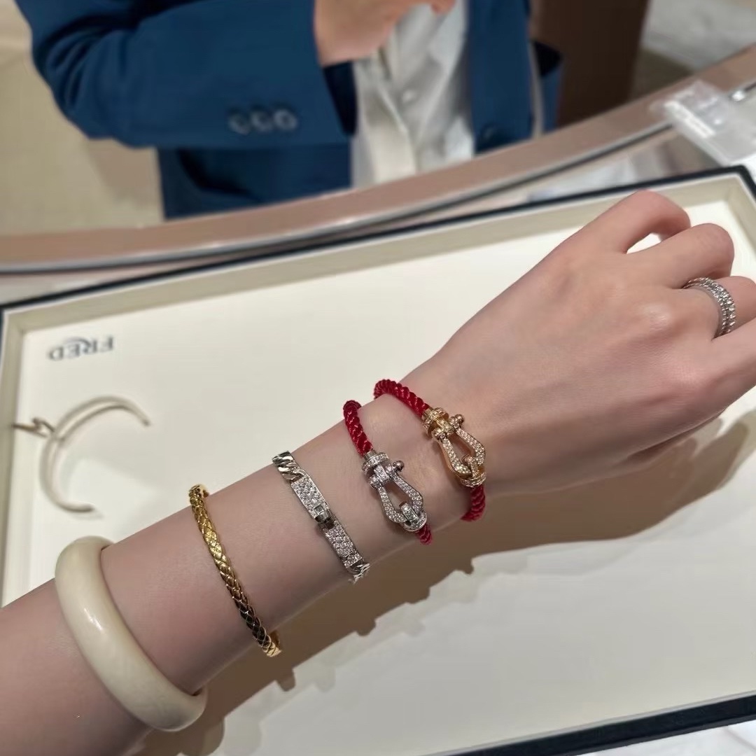 “High-Quality Black Wire Bracelet for Valentine’s Day – Custom-Made 18k Gold Process” - 图片 3