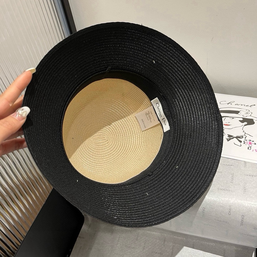 🆕

Dior迪奥新款礼帽，高级PP草，拼色盆帽，名媛风，头围57cm
