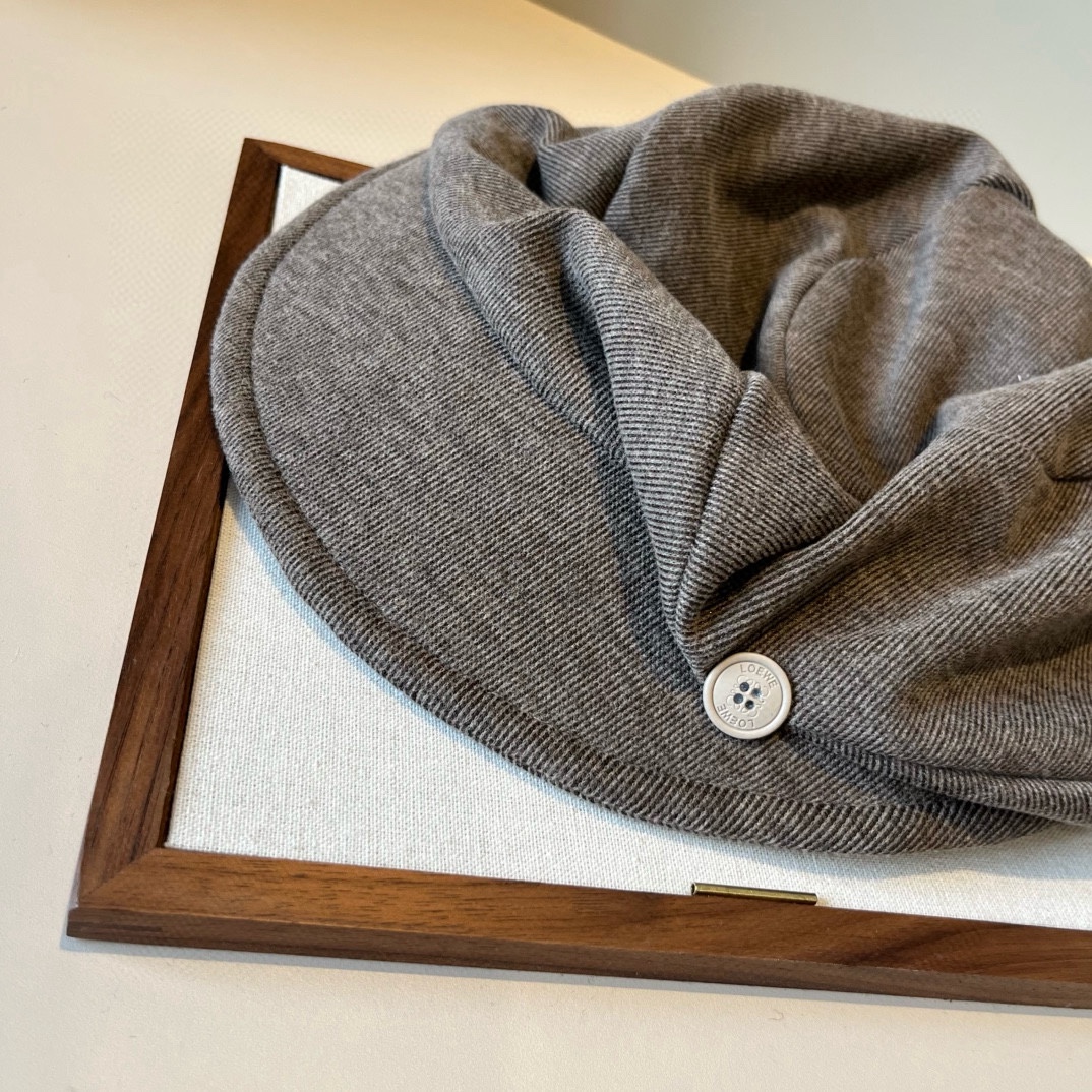 🆕

罗意威秋款画家鸭舌帽，后松紧带调节，适合任何脸型