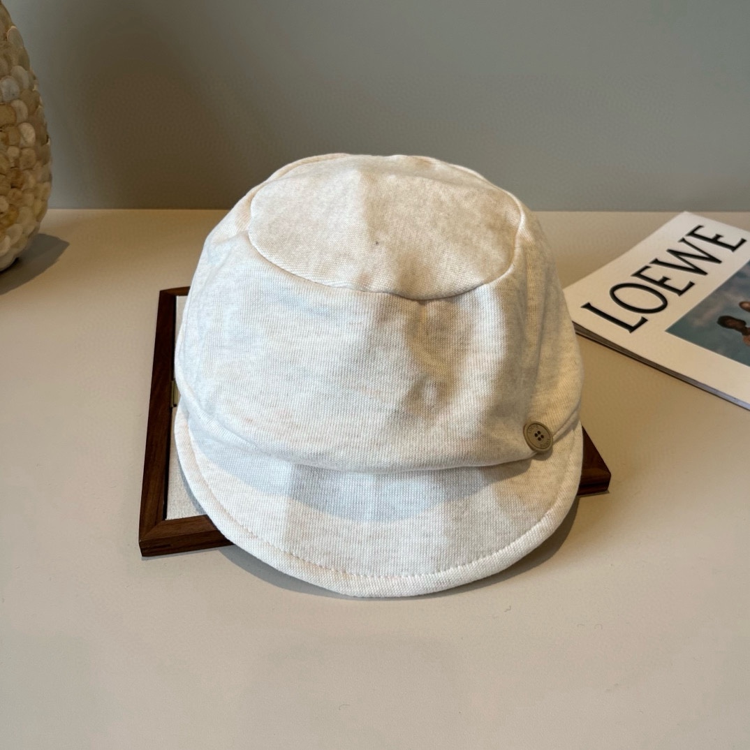 🆕

罗意威秋款画家鸭舌帽，后松紧带调节，适合任何脸型