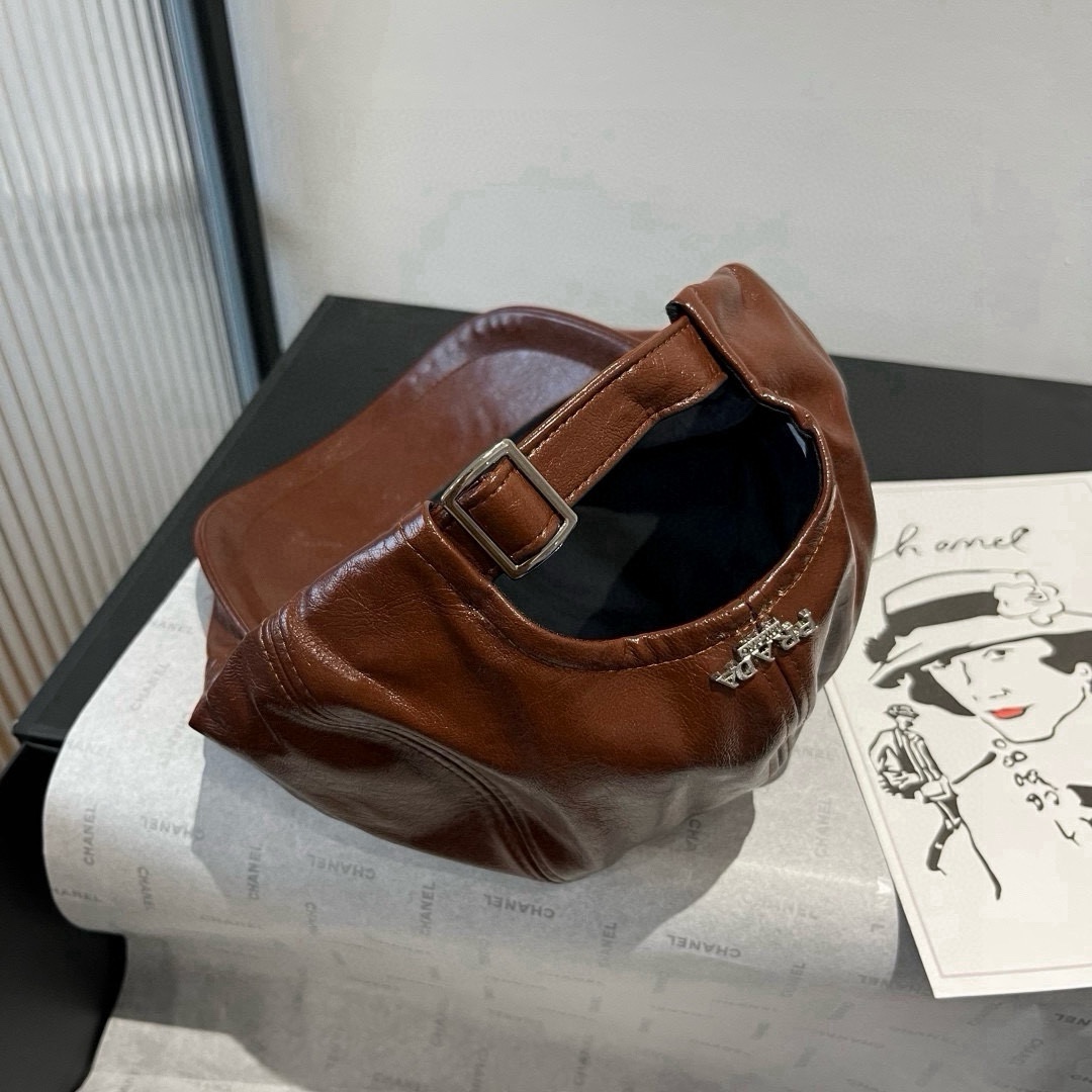 🆕

普拉达新款前进帽，高端定，头围57cm