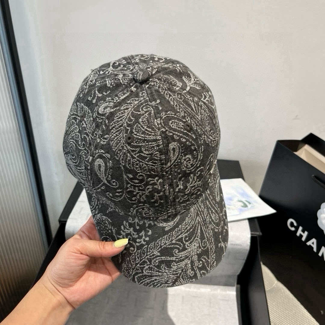 🆕

Lv新款鸭舌帽，头围57cm