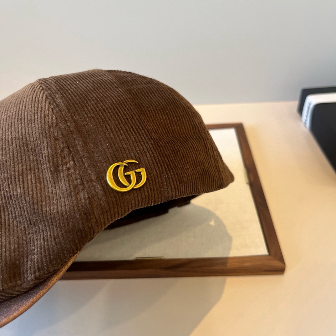🆕

Gucci古奇新款鸭舌前进帽，灯芯绒面料，头围57cm
