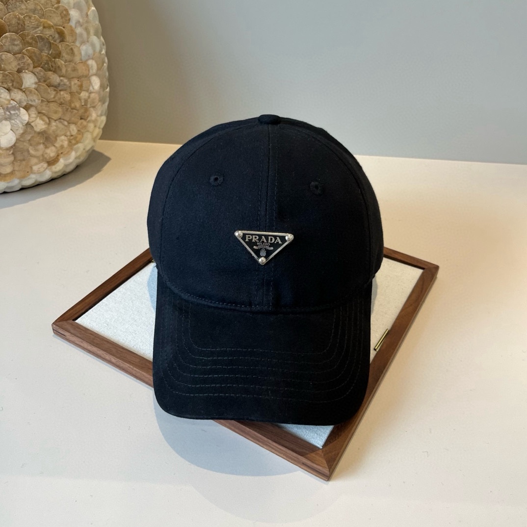 🆕

普拉达新款鸭舌帽 头围57cm