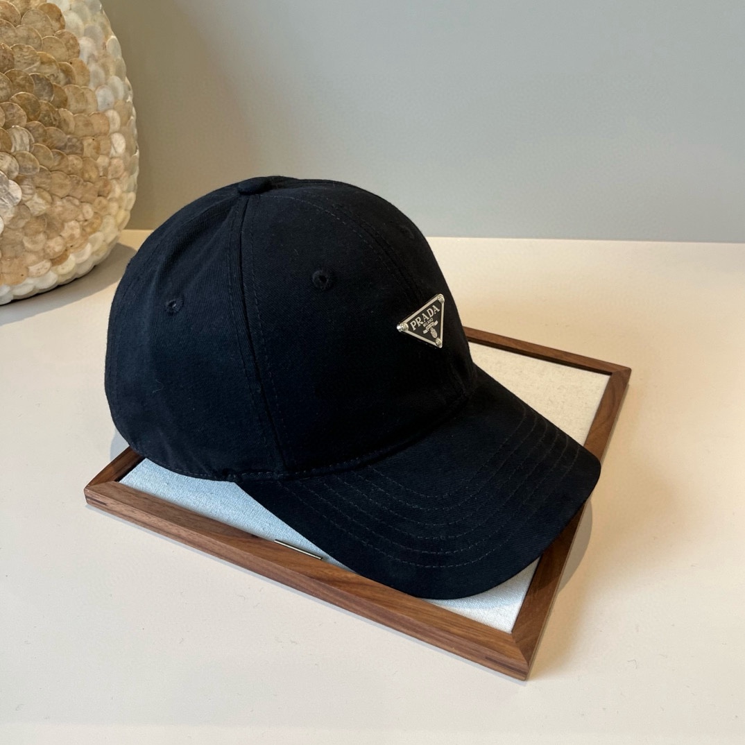 🆕

普拉达新款鸭舌帽 头围57cm