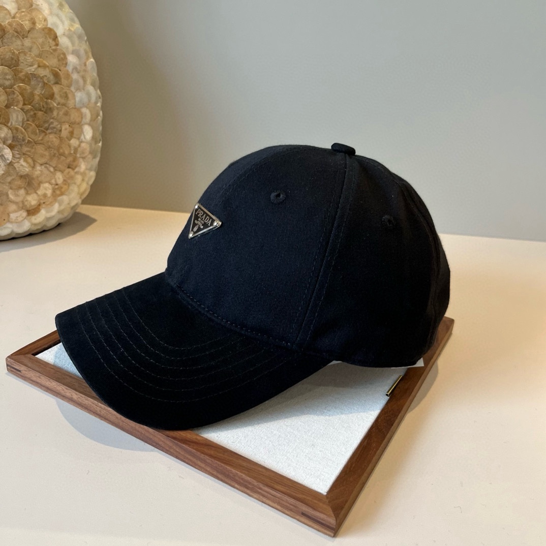 🆕

普拉达新款鸭舌帽 头围57cm