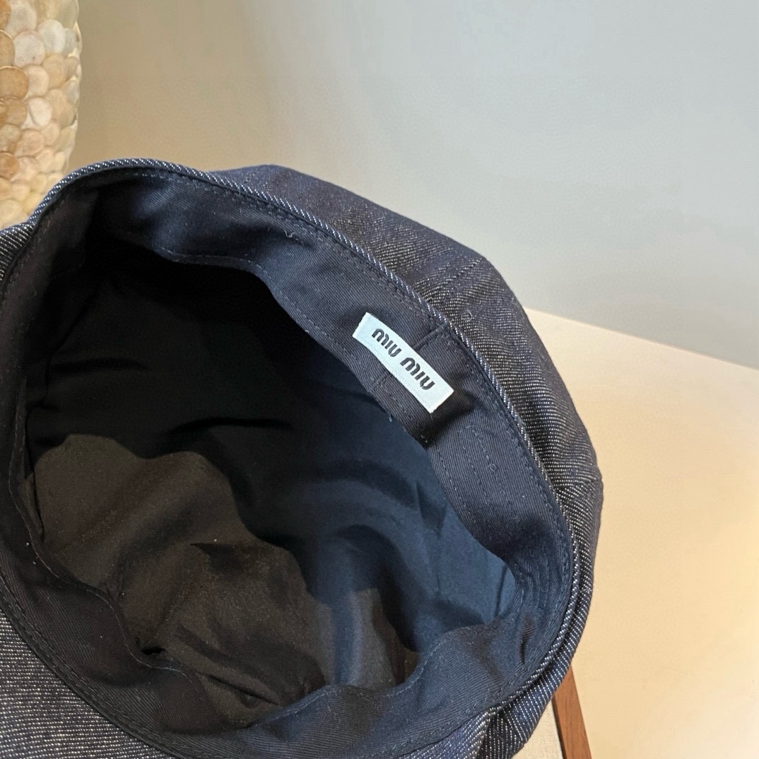 🆕

miumiu缪缪新款鸭舌军帽，高级定制，头围57cm